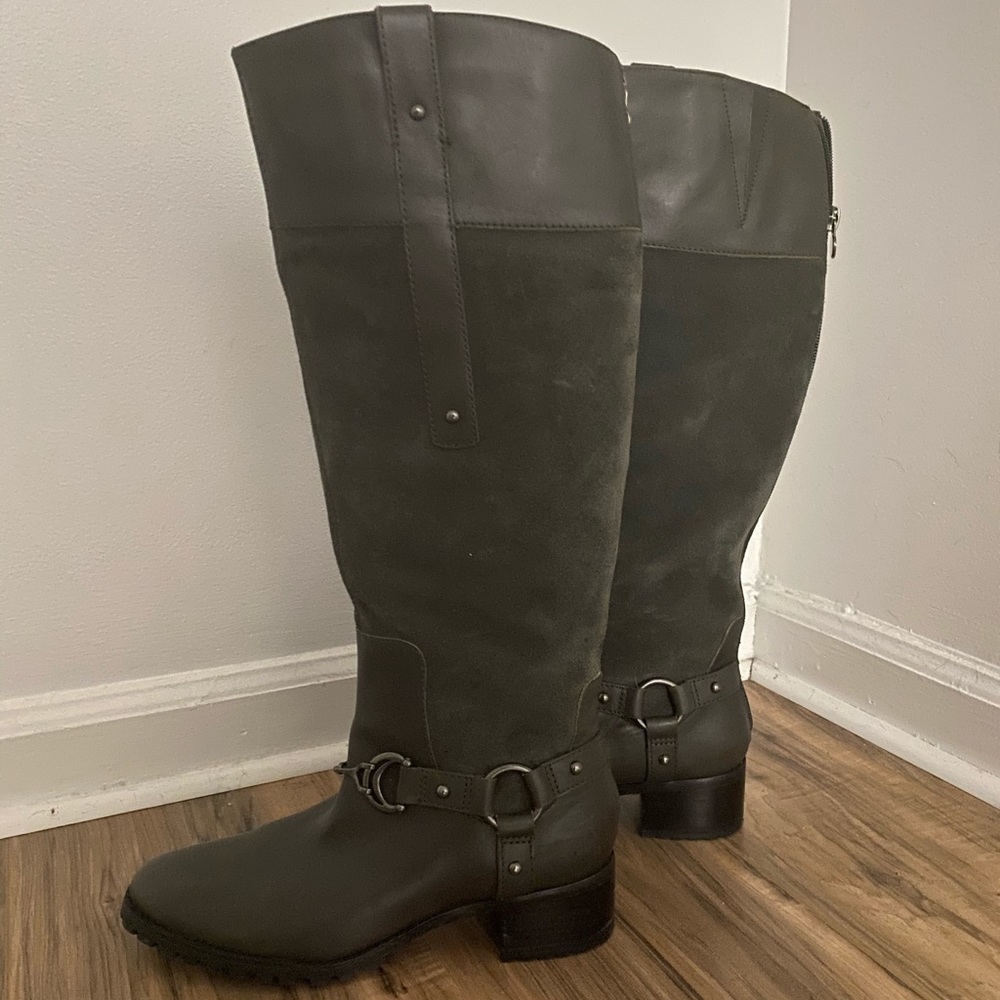 Etienne Aigner 6.5 Like New Grey Suede Riding Boot